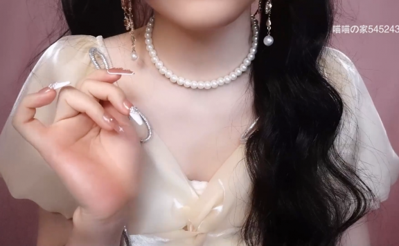 水蜜小绵羊未过审视频：一个亲亲