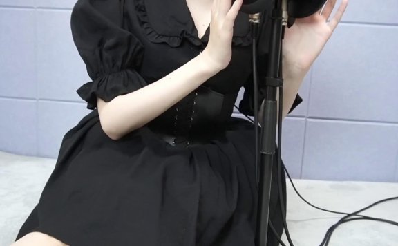 くもの上ユメミ無限大ASMR 黑色连衣裙